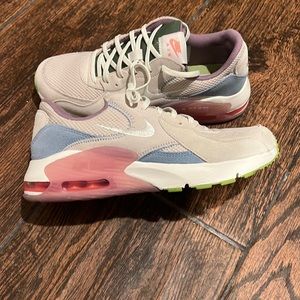 Nike's Women Air Max Excee Shoes